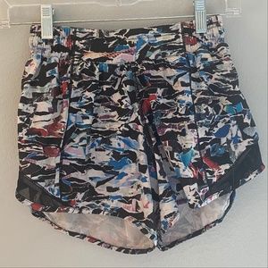 Lululemon Hotty Hot short 4"